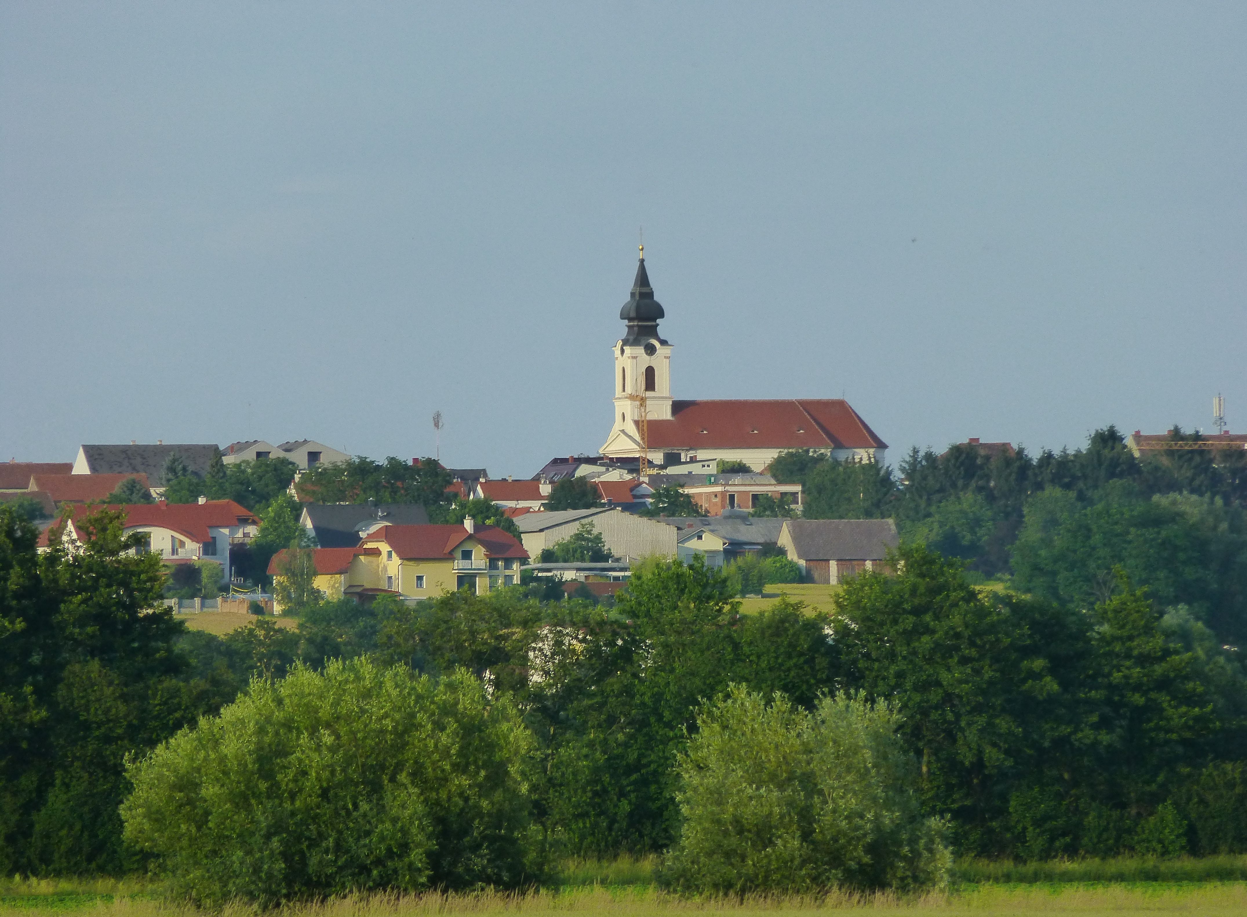 Blick zur rk Pfarrkirche vom Tauchenbach